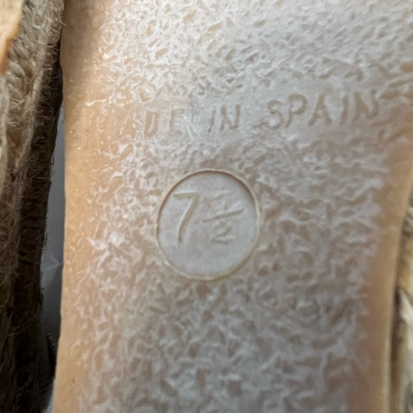 TORY BURCH Cream Wedge Sandals - Picture 11 of 16